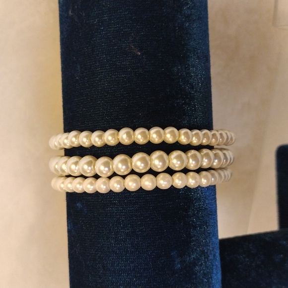 Jewelry - Faux Pearl bracelets